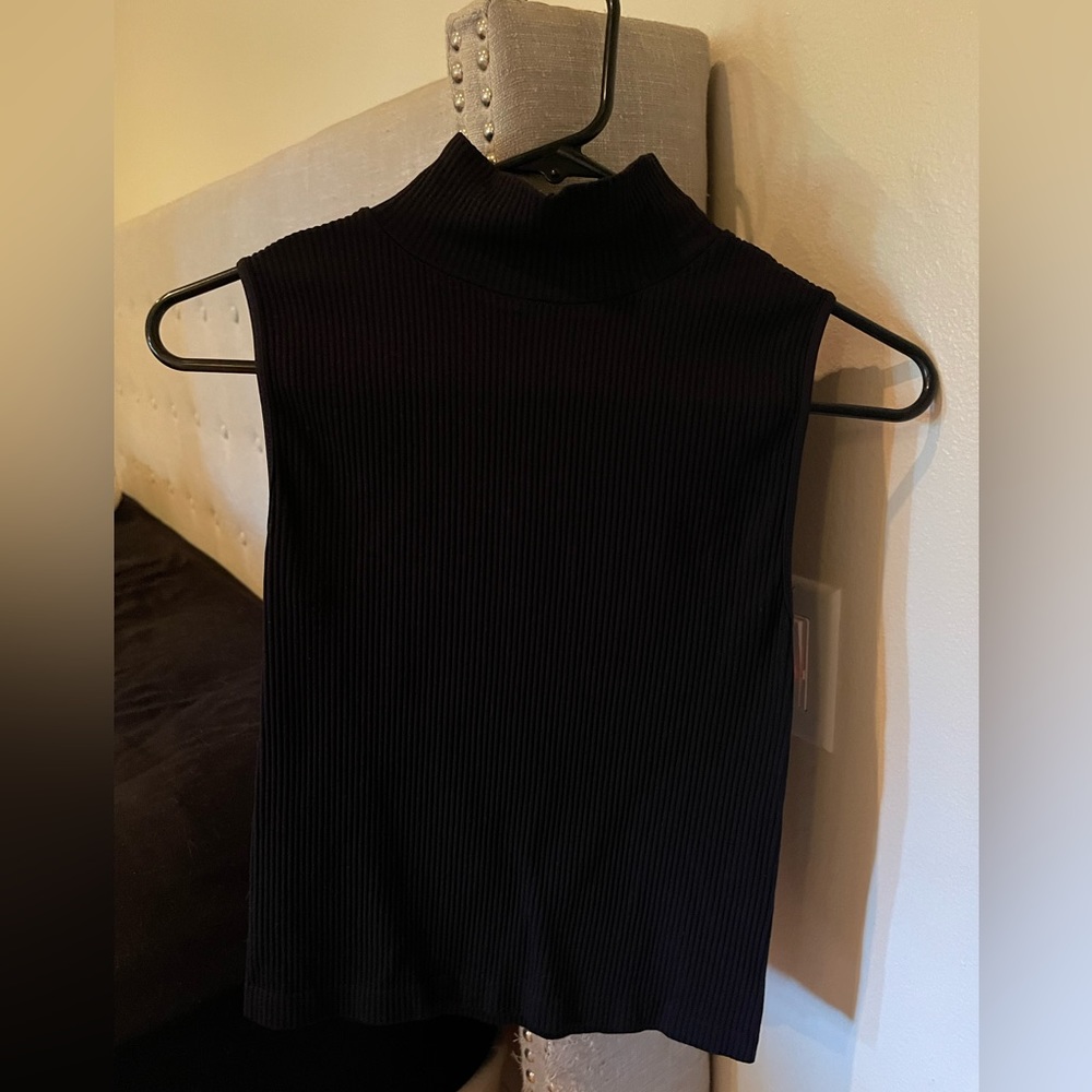Mahina crop with shorty turtleneck, ribbed